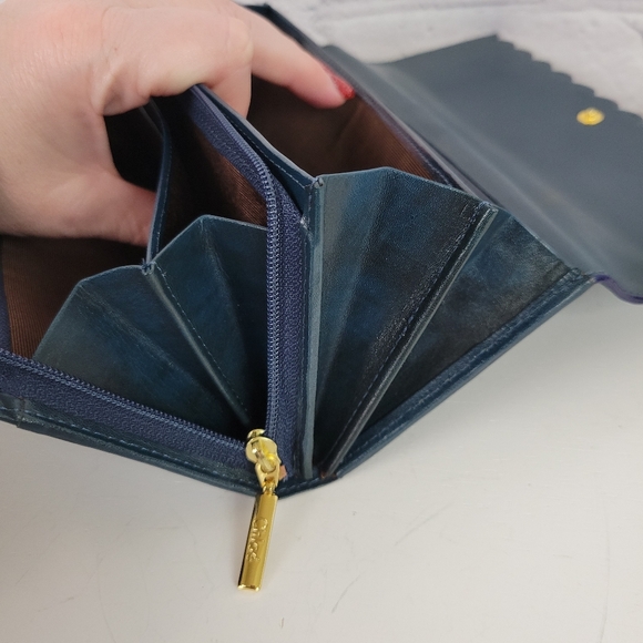 CHLOE Scallop Detail Continental Wallet - Picture 8 of 14